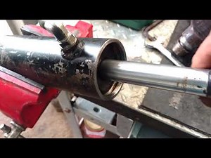 Como desmontar um pistão hidráulico.