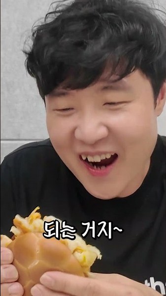 The Mac & Cheese Double Beef Burger is back after 5 years... This is... a bit...