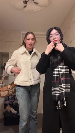 Sofia Chwe 최한결 (@sofiaeschwe)’s video of rapunzel sofia the first