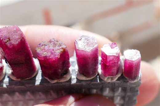 Red Beryl Crystals, Genuine 100% Natural Red Beryl Mineral Specimens 1.04 Bixbite // 6.3 Mm up to 13.4 Mm Size - Etsy