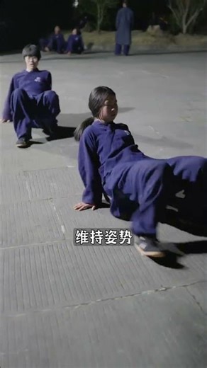 Core strength Training [Spider Step] The spider step is a simple and practical full-body t