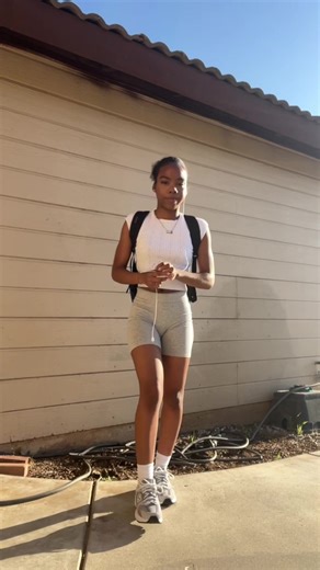 Stylish Outfit Ideas for Sunny Days