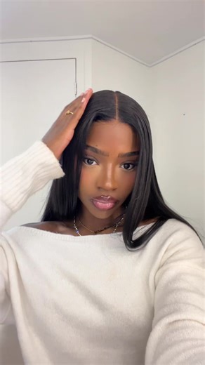 Makeup tutorial 🎀 Foundation: @M·A·C Cosmetics Setting powder: @Mac cosmetics Concealer: @Huda beauty, @NARS Cosmetics Blush: @Too Faced Setting Spary: @ONE SIZE BEAUTY Bronzer: @Rare Beauty Highlighter:@Diorbeauty Lip liner: @elfcosmetics #makeuptutorial #softbeat #blackgirlmakeup #cleangirl #softglam