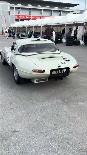 🐆 El Jaguar E-Type, uno de los coches más bellos de la historia✨ #autos #coche