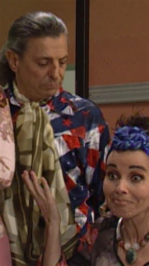 🙄 Doña Magda no pierde la oportunidad de tirarle a sus vecinos 😅 #Vecinos #Comedia #humor | Distrito Comedia