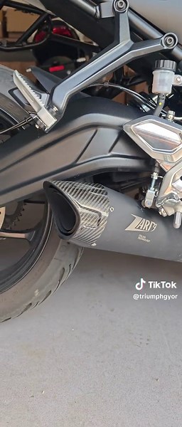 Triumph Trident Tribute 660 Zard slip on #triumphmotorcycles #triumphtrident #zard #triumphgyör