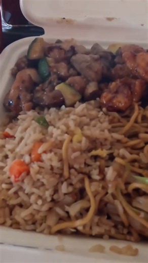 This Panda Express combo is DANGEROUSLY good 🥡🔥 Which bite are you stealing first?