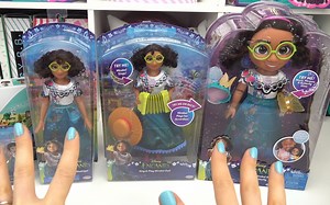 【转载】迪士尼魔法满屋周边公仔开箱展示 Disney Encanto Movie Mirabel Singing and Fashion Dolls