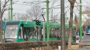 🚧🚋🚴 Atenție, arădeni! În data de 25 mai, între orele 14:00 și 19:00, circulația tramvaielor pe tronsonul Podgoria-Piața Romană va fi oprită pentru desfășurarea Cupei Aradului la Ciclism. #CupaAraduluiLaCiclism #Arad #TransportPublic | TV Arad