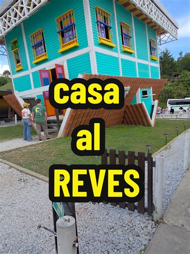 LA CASA AL REVES VIA GUATAPE .🏠🏡 un sitio hermoso y mágica vale totalmente la pena . el sitio 20 de 10👌✨️✅️ #casaalreves #creatorsearchinsights #flypシ #paseo @natyg