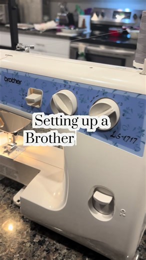 Guía Rápida: Enhebrar la Máquina de Coser Brother LS-1717