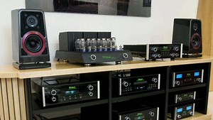 The McIntosh Laboratory Inc. 70th Anniversary range is an absolutely beautiful piece of Mac history. The classic appeal of the C70 all analogue preamp partnered with the modern meets retro design of the MC2152 valve power amp is such a great combination. Here we have connected them up to the Wilson Audio Tunetots with superb results. | KJ West One
