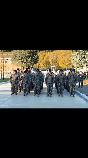 Première cérémonie des couleurs en treillis BME 🫡 Aujourd’hui, comme dans l’ensemble des régiments de la 27e BIM, les cadres et légionnaires du 2e REG sont passés en treillis F3 bariolage multi-environnement (BME). Ce nouveau camouflage participe directement à la réussite de la mission du combattant. Il lui permet de gagner en discrétion et en furtivité (25% de gain en délai de détection). Un atout supplémentaire pour l’efficacité opérationnelle du 2e REG ! | Légionnaire
