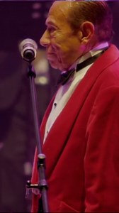 ✨ Un homenaje a la voz que marcó nuestra historia ✨ En cada nota de Hilos de Plata, la voz inconfundible de Don Andrés Terrones sigue acariciando los corazones y recordándonos el romanticismo que caracteriza a la Sonora Santanera de Carlos Colorado. 🌟🎙️ Hoy compartimos este momento especial para mantener viva su esencia y rendir tributo al legado que nos inspira a seguir llevando nuestra música a nuevas generaciones. 💛🎶 🎧 Disfruta y comparte este clásico que nunca deja de emocionar. #hilosd
