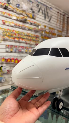 Tecnología, realismo y potencia en un solo modelo.😮‍💨 Este Airbus A320neo Twin EDF con AS3X y SAFE Select estuvo con nosotros para una sesión de programación y ajustes, dejándolo listo para volar con total estabilidad y control.🔥 #A320neo #RCJet #Airbus #Aeromodelismo #Eflite | DG Electronics