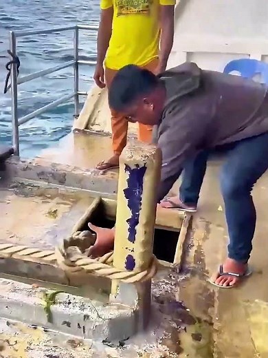 Anchoring process of a ship using chain anchors