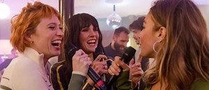 Cat’s Eyes : Quelle chanteuse passée par The Voice interprète le générique de la série ? - TV Grandes chaînes