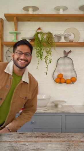 I’m a fan of biscuit puddings for how easy and versatile they are. In terms of flavours the possibilities are endless but today, I wanted to make a simple but very satisfying biscuit pudding layered with a luscious custard filling Try out this recipe and have the sweetest time with your friends and family ✨✨ Ingredients: ✨4 cups milk ✨1/2 cup icing sugar ✨1/2 cup custard powder ✨ 1 cup whipping cream ✨Vanilla extract ✨ 30 digestive biscuits Method: In a saucepan add milk, icing sugar, custard po