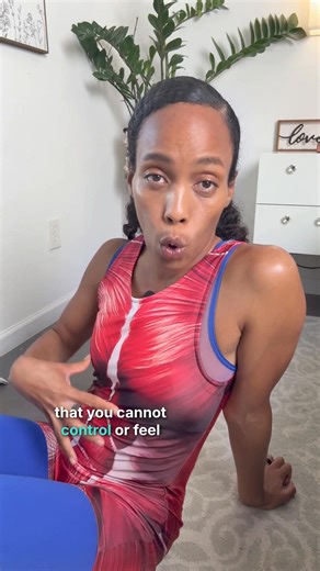 So many moms are told never do sit-ups again and I get why that advice is out there. But the truth is, it’s not the sit-up itself that’s the enemy… it’s whether your deep core is ready for it. Your transverse abdominis (think of it like your natural corset) is the muscle that keeps your midsection tight and your pelvic floor supported. If it’s weak, a sit-up can cause your tummy to bulge out or extra pressure to push down on your pelvic floor. That’s when the mommy tummy sticks around or even ge