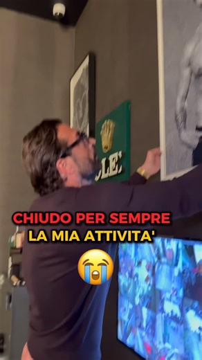 Lorenzo Ruzza on Instagram: "FINE DEI GIOCHI,SI CHIUDE🥲 Purtroppo a tutto c’è un inizio e una fine,sono stati 8 anni pieni di soddisfazioni,gioie ma anche tanti dolori…. #ruzzaorologi #ruzzawatch #Natale #crysmas"