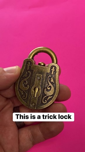 This tricky lock can be opened without the key. | The Ryan And Amber Show