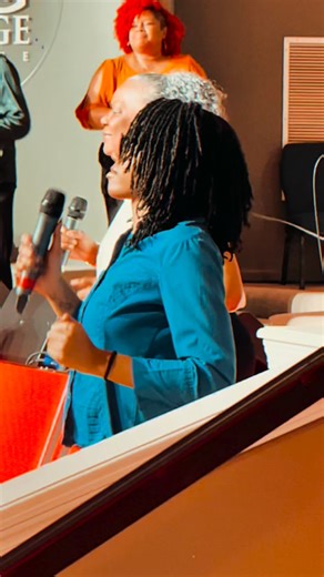 Sunday Worship Recap! 🙌🔥 Sunday morning worship was absolutely NEXT LEVEL! From the very first note, the atmosphere was charged with praise, passion, and the presence of God. The Voices of The Crossing showed up and showed OUT, lifting the room with powerful worship that prepared our hearts for an on-time word. | Crossing Church Houston