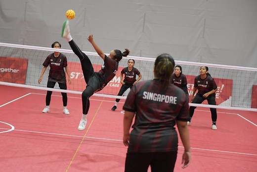 Singapore now has its first women’s national sepak takraw team. The nine players are aged between 15 and 23. The team plans to make its debut at the King's Cup Sepak Takraw Championships in Bangkok in September this year before competing in the SEA Games in Cambodia in two years. Video: Eileen Chew for TODAY Read more: https://tdy.sg/3sIAuBs | TODAY