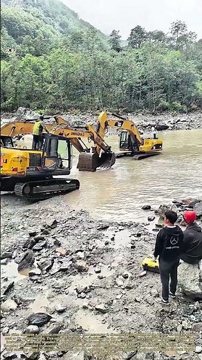 Towing the Tractor: How Two Excavators Rescue a Stuck Rig From a River