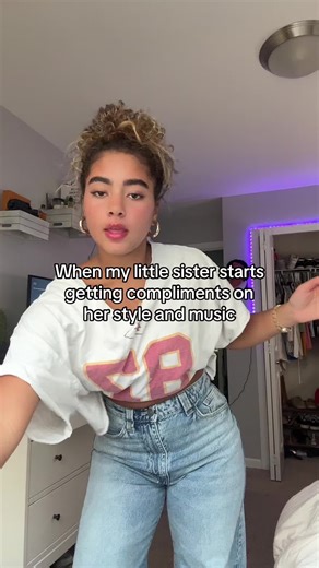 Sister Style and Music Compliments: A Heartwarming Moment