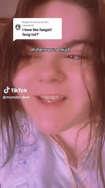 Replying to @em.is_tiredIf you wanted a tut onto how to put them on, I don't currently have the fangs. :( | #cos #cosplaydiscussion #cosplayfangs #vampirefangs #fypシ #greenscreen