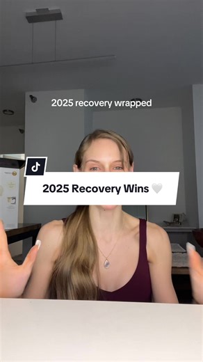 Let’s unbox a little piece of happy to celebrate all the wins in 2025…🎁 Everyday I’m thankful to be here, tackling obstacles, breaking down barriers in my own life, all in pursuit of a healthier, happier me 🤍 #recovery #recoveryispossible #smallwins #gratitude