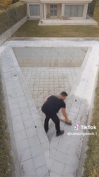 Cleaning a Small Triangle shaped premium Swiming pool #swimmingpool #cleaningmotivation #cleaning #rennovation