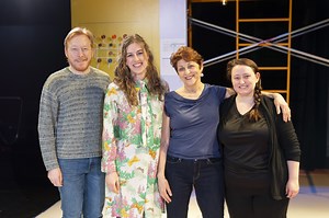 Famous parrot finds his way onstage in ‘Beyond Words’ — Harvard Gazette