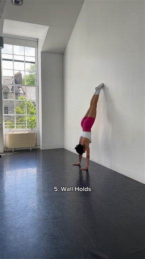 Paulina Roquett on Instagram: "My cali app is FINALLY launching TONIGHT!!🤸🏽‍♀️ Tonight at midnight my new beginners calisthenics app will launch where you will find a complete 4 week handstand program for you to follow along with including warm ups, PLUS 2 other beginner calisthenics programs including a 4 week chin-up program to help you achieve your first chin-up and a 4 week L -sit program ALL in ONE! So here’s a lil sneak peak of what you can expect🙌🏽🤸🏽‍♂️ And remember for the first 7 
