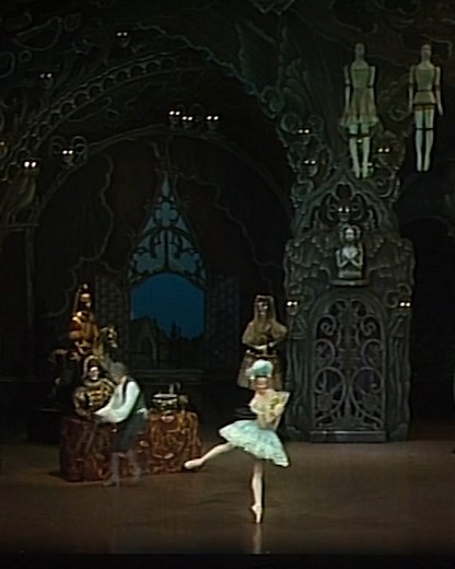 As Lisa Pavane's tenure draws to a close, we reflect on her years of dedication to dance in Australia. Lisa began her training at The Australian Ballet School in 1978, before joining our company and ascending to Principal Artist. After stepping away from the stage, Lisa returned to the school in 2007 as an educator, eventually becoming Artistic Director in 2015. Following nearly a decade in this role, she is bidding farewell to the ballet studios and we express our deep gratitude for her unwaver