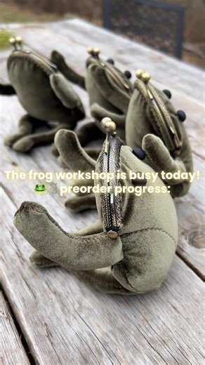 These little froggy coin purses are making progress! All purse liners have been sewn! Now working on their little back seams before stuffing and attaching their eyes. 💚🐸💚 #frogtok #fairycore #froglover #handmade #cottagecore