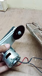 Dc motor arm saw cutting test at 50% power #electronics #electrical #electrician #engineering #engineeringlife #pulleys #belts #technique #techno #technology #science #dcmotor #motor #experiment #project #diyprojects #diy #crafting #hack #gadget #tool #machine #mechanical #instagood #instadaily #instalike #fbreels #reelsfacebook | Science & Engineering