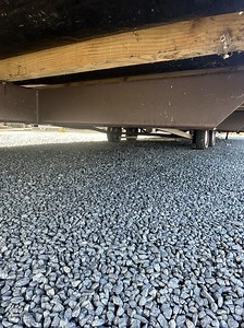 💫Mobil-home résidentiel Tingdene Ultimate💫 Prix:11'000€ Dimension:39 x 13,6 m 2 chambres Prestations résidentielles complètes Murs extra-épais avec isolation complète Double vitrage / Chauffage central au gaz Châssis renforcé comme neuf 💫 Agencement lumineux et spacieux avec mobilier indépendant Cuisine moderne entièrement équipée avec électroménager de qualité Lave-vaisselle, réfrigérateur-congélateur intégré, four et plaque de cuisson Cheminée électrique moderne Grande chambre parentale ave