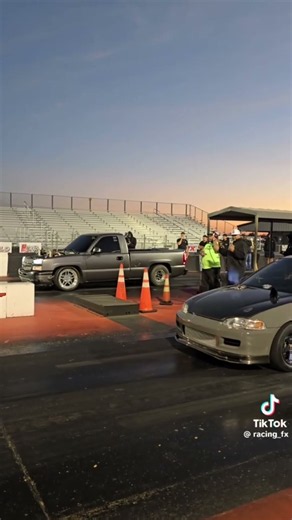 BIG TURBO HONDA VS TWIN TURBO SILVERADO #hondacivic #bigturbo #twinturbo #silverado #turbotruck