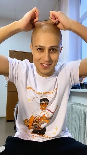 ХАБИБ on Instagram: "Кто поверил, что я лысый🙈 С волосами лучше же?😂"