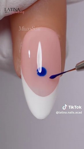 Dominando el Blooming Gel para Diseños de Uñas