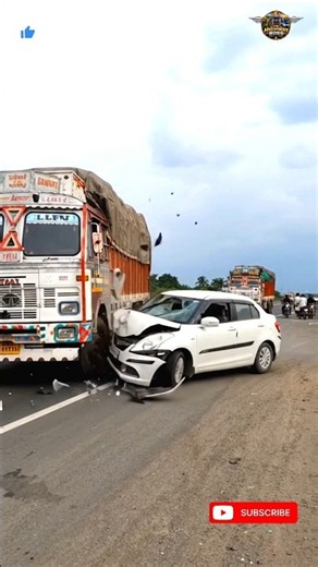 Shocking Highway Crash😱 #shorts #roadaccident #truckaccident #accident