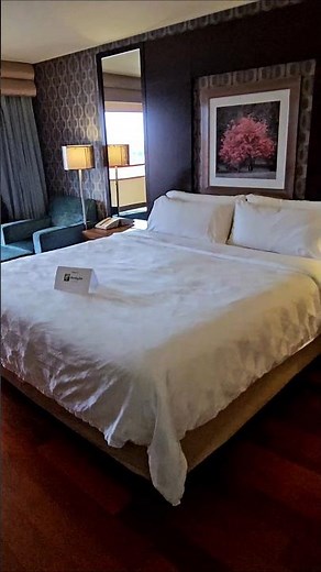 Hotel Room Tour | Holiday Inn by the Falls | Niagara Falls👀