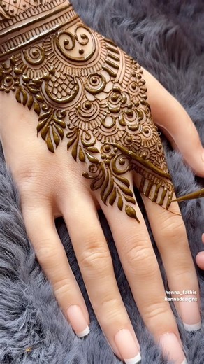 Mehendidesign for backhand#simplemehndi #simplehenna #hennatatto #hennadesign #hennatutorial #mehndi