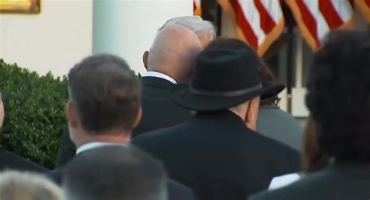 When the White House stopped broadcasting, Trump walked down the stairs onto the Rose Garden patio to speak with Charlie Kirk’s grieving parents — after awarding their son America’s highest civilian honor on his 32nd birthday. Our president is such a sweet soul. 🙏 ❤️ | Barron Trump Fans