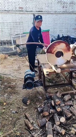 🪚 Safety Tips for Using a Homemade Wood-Cutting Machine – Efficient but Handle with Care!