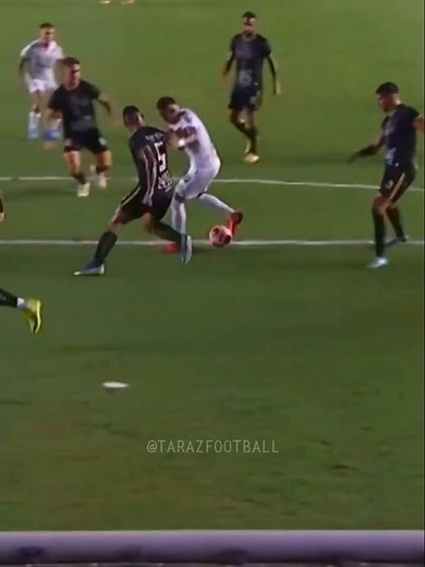 Neymar's First Goal For Santos😍