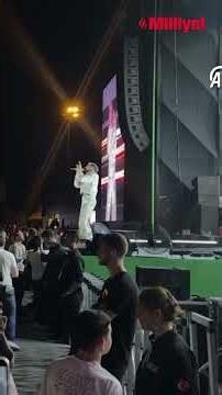 Singer Sefo gave a concert at the Zero Waste Festival.