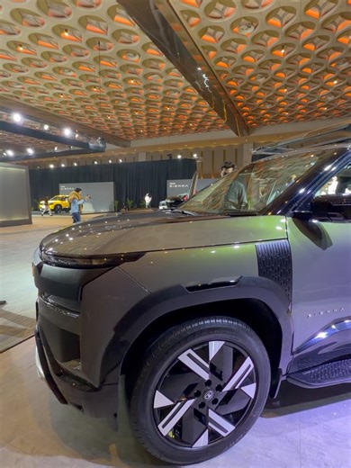 Auto Journal India on Instagram: "TATA SIERRA ROQ: DEFENDER EDITION🔥THE SULTAN OF INDIAN SUV ARRIVES AT ₹11.49 LAKHS💀 👉🏻KEY HIGHLIGHTS: • MUNNAR MIST COLOUR that adopts LIGHT thrown on it • BONNET PATCH like DEFENDER • SIDE LADDER & ROOF CARRIER • REAR TOWING HOOK • REAR SEATING AREA with 12V CHARGING PORT for Powering everything & anything • DEFENDER 90 inspired SIDE GLASS 👉🏻LIKED THE TATA SIERRA DEFENDER EDITION, IS IT THE MINI-DEFENDER FOR INDIA