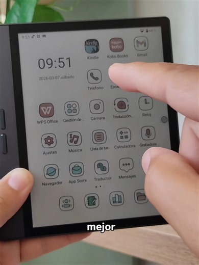 Este eReader tiene algo que la mayoría no tiene… 👀 El Bigme B7 Color eReader no es solo un lector de libros. 📚 Es lector ✍️ Es cuaderno digital 📱 Y hasta puede funcionar como teléfono 😳 Tiene pantalla a color E-Ink Kaleido 3 de 7” con 300 PPI en blanco y negro y 150 PPI en color, ideal para leer, estudiar o trabajar sin cansar la vista. Además corre Android 14 con 8 GB de RAM y 128 GB de almacenamiento, así que puedes instalar apps desde Google Play como: 📚 Kindle 📖 Kobo Books 💬 WhatsApp 